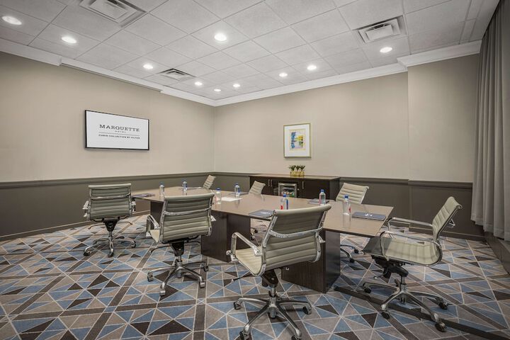 The Marquette Hotel Curio Collection by Hilton