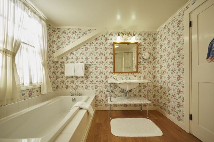 Room 102 of 126
