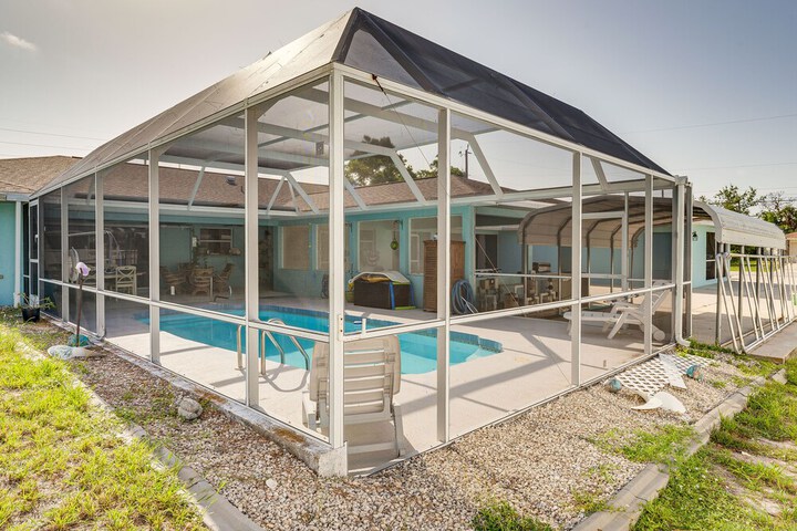 Pet-friendly Englewood Getaway Near Ocean!