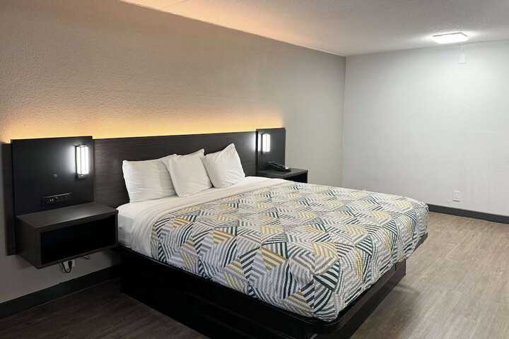 Room 6 of 15