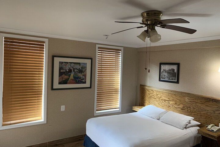 Room 13 of 21