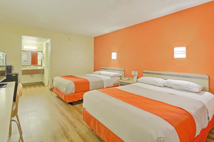 Room 10 of 17