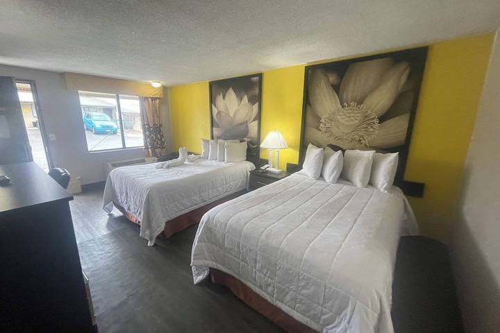Super 8 by Wyndham Monroe