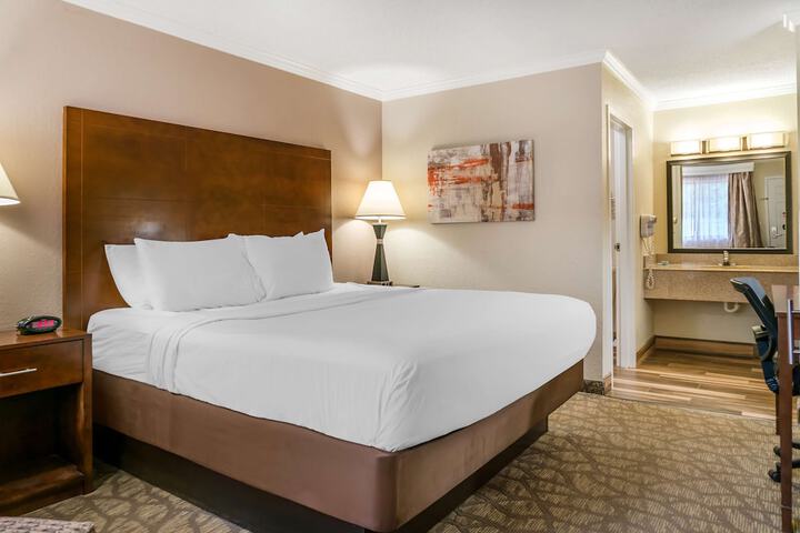Room 10 of 40