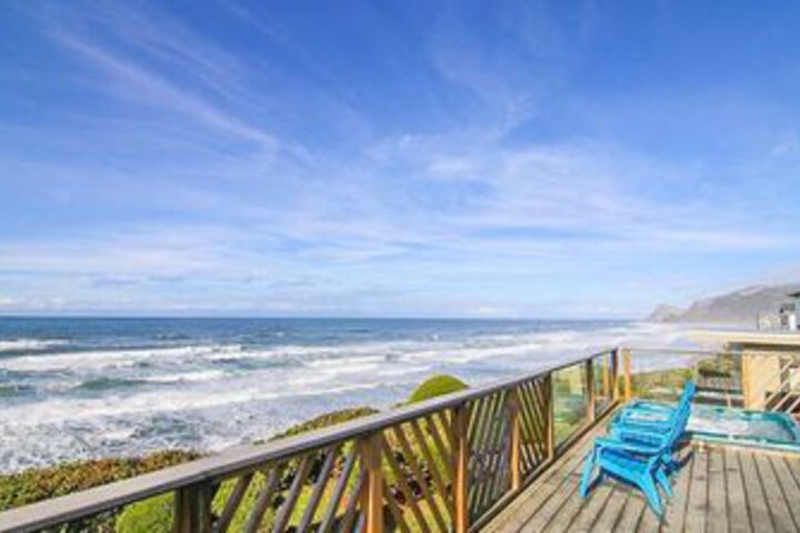 North Jetty 3 Br home by RedAwning