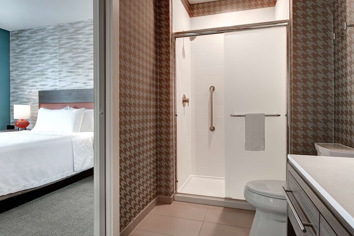 Room 33 of 47