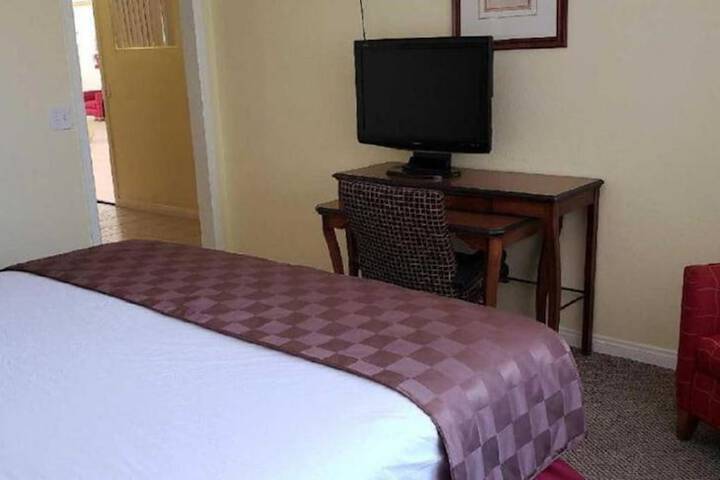 Europa Inn & Suites