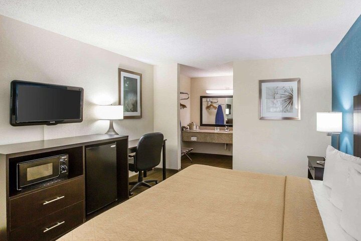 Room 17 of 31