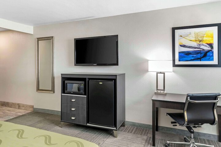 Room 17 of 33