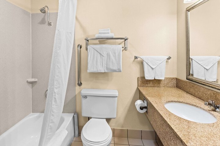 Quality Inn & Suites Vancouver - Hazel Dell