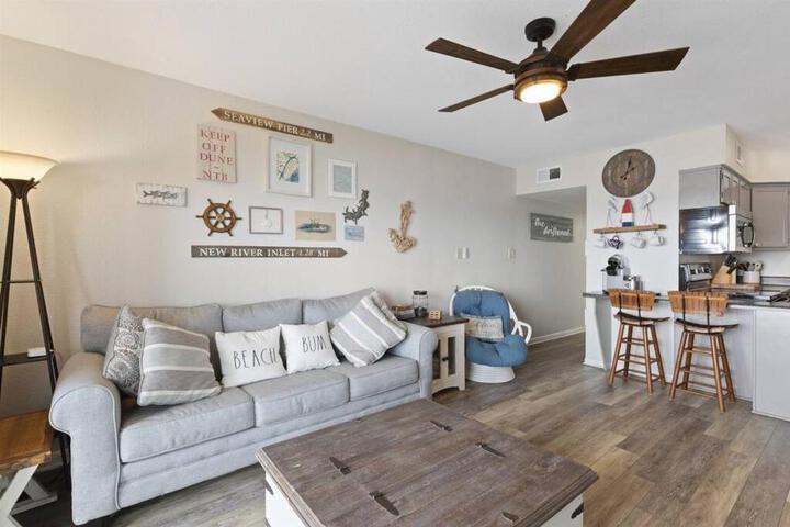 Gorgeous views Oceanfront, Pool,The Driftwood!