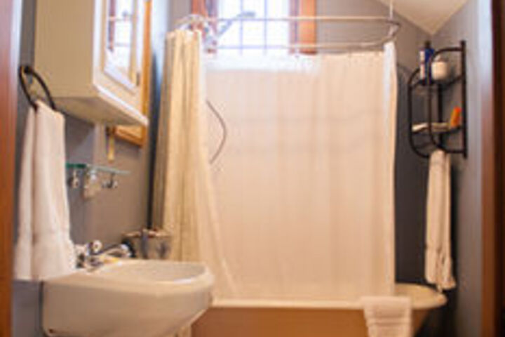 DeBourge Guesthouse