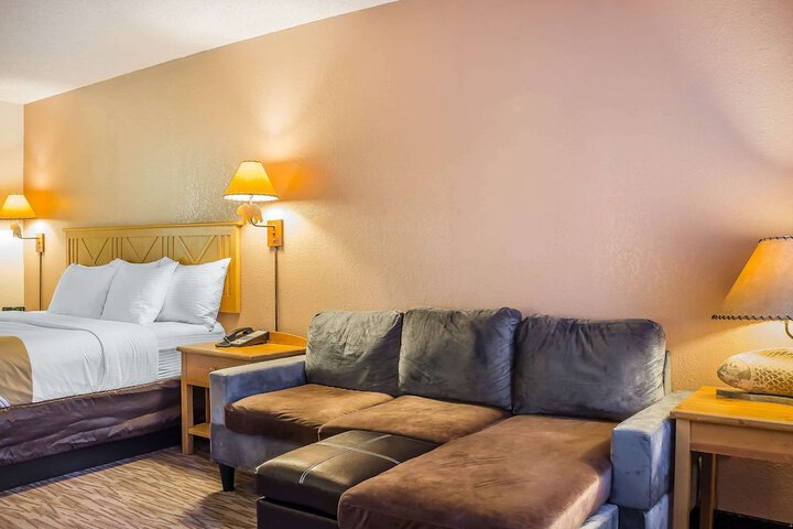 Room 15 of 33