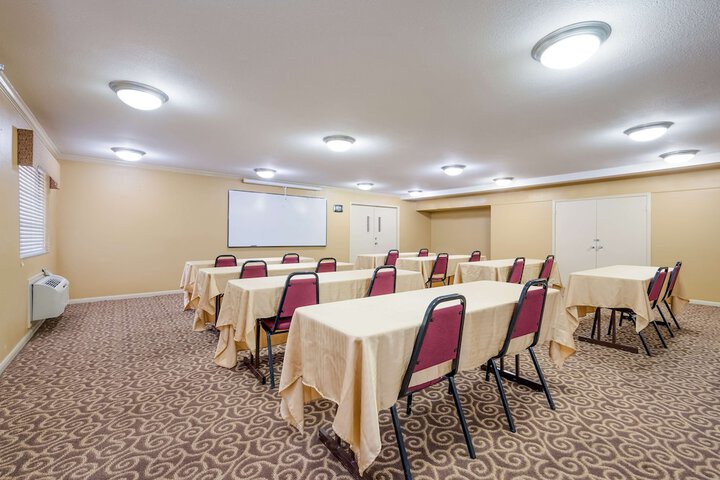 SureStay Hotel by Best Western Deer Park