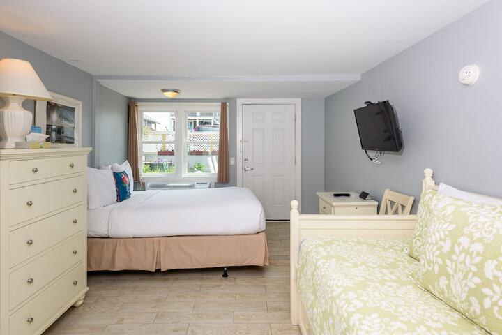 Room 37 of 104