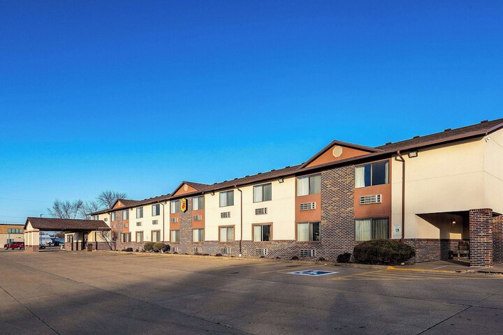 Super 8 by Wyndham Oelwein