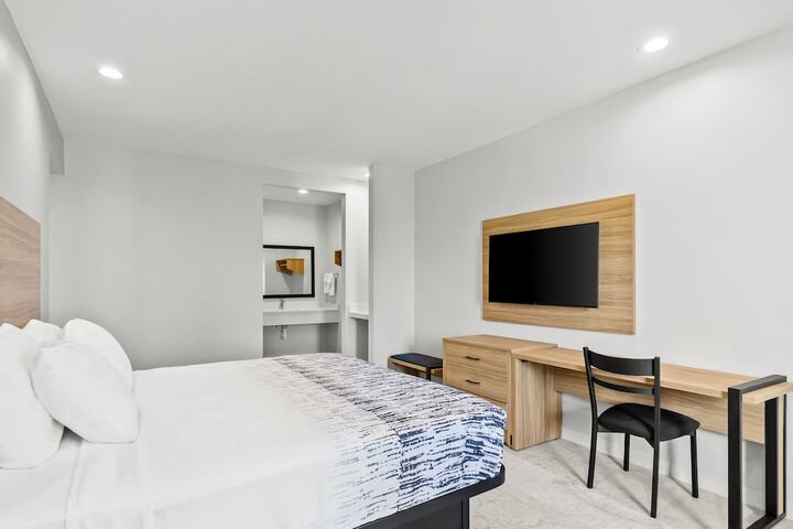 Americas Best Value Inn & Suites Tomball Grand Parkway