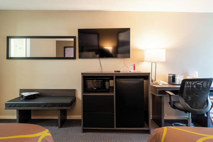 Super 8 by Wyndham Gananoque / Country Squire Resort