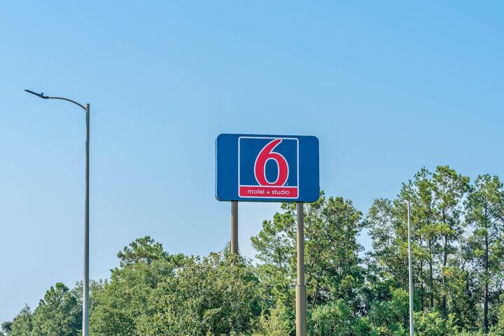 Studio 6 Hammond LA – I12 – I55