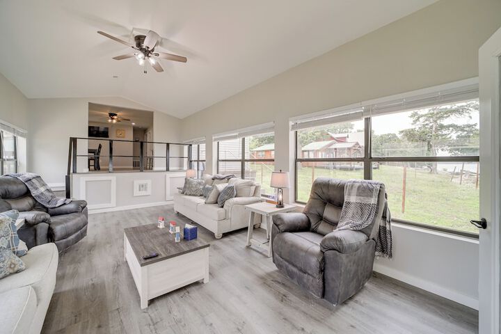Waterfront Grove Retreat w / Dock: cedar Ridge'