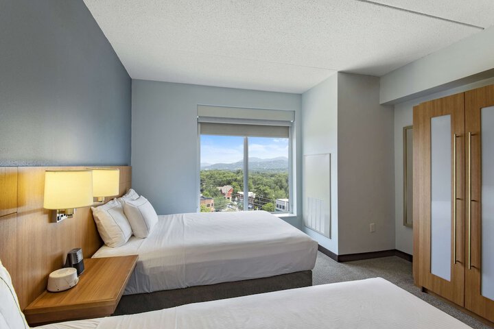 Room 42 of 85