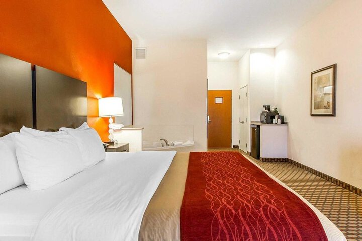 Room 28 of 68