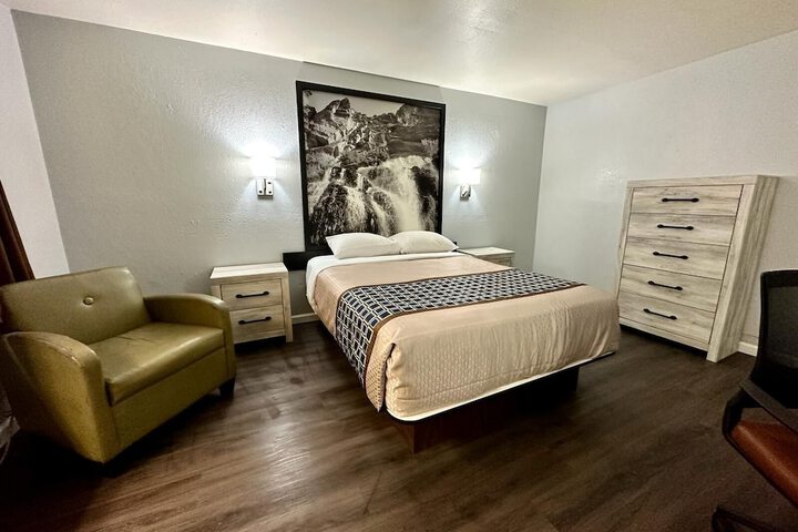 Room 16 of 28