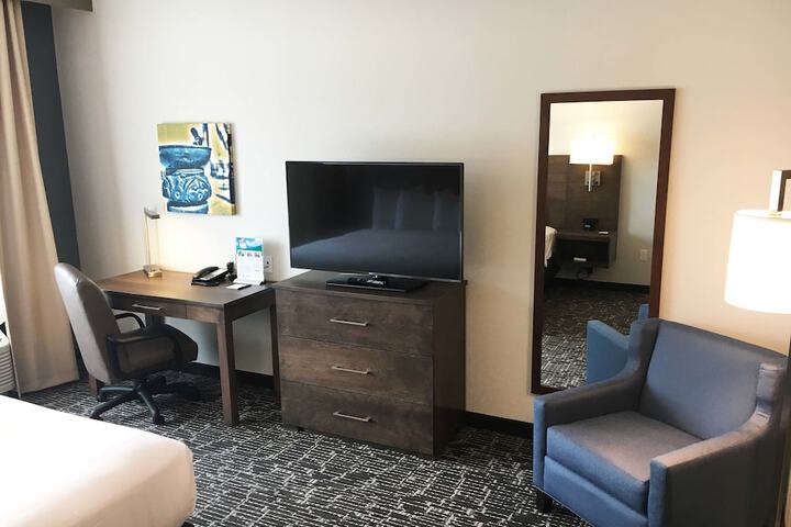 Room 16 of 37