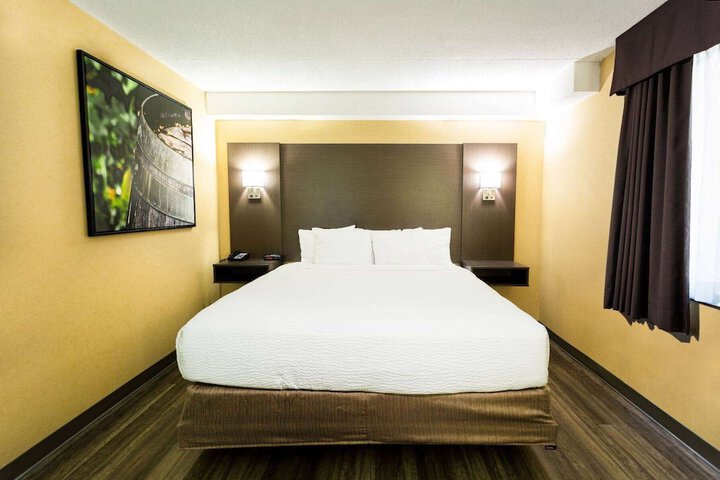 Room 28 of 32