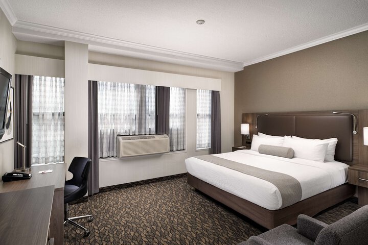 Room 10 of 28