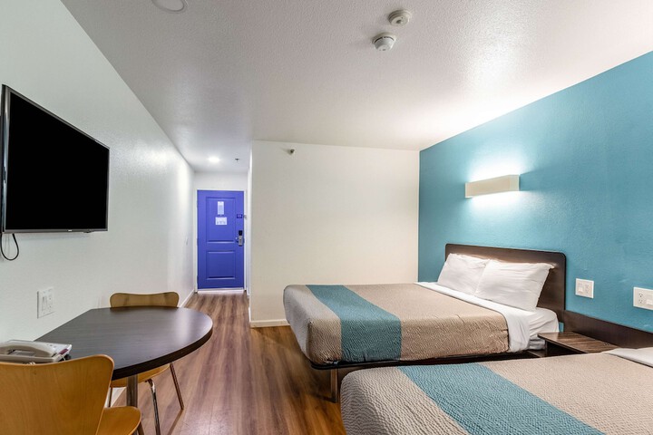 Room 18 of 37