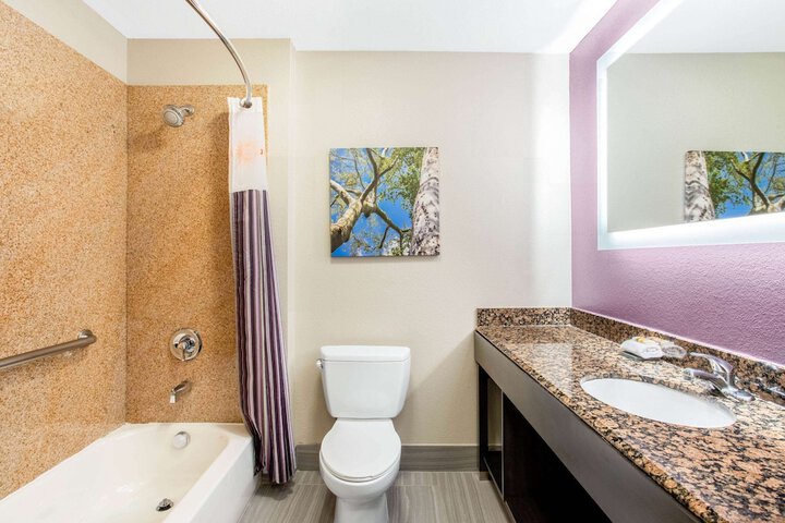 La Quinta Inn & Suites by Wyndham Hillsboro