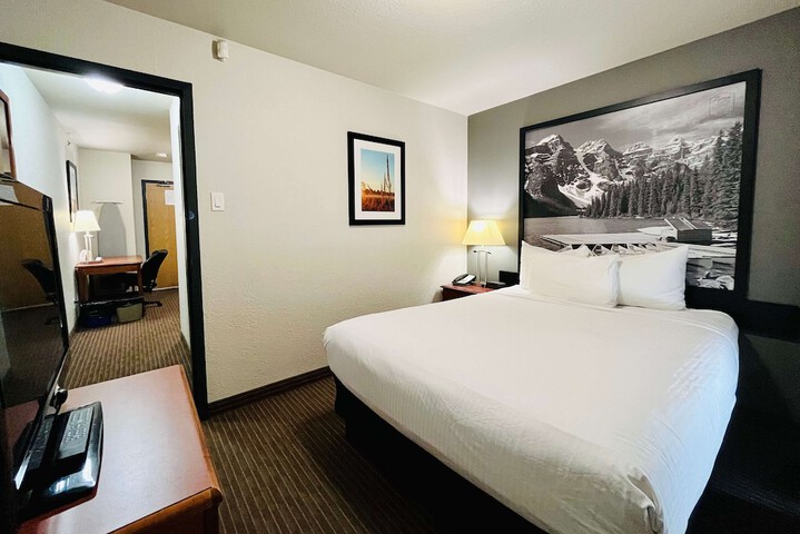 Room 44 of 69