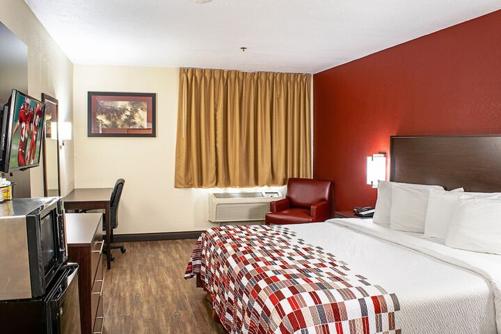 Room 28 of 33