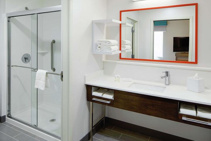 Hampton Inn & Suites Chicago Waukegan