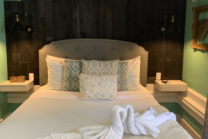 Peace & Plenty Inn Bed & Breakfast