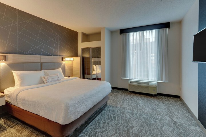 Room 11 of 34