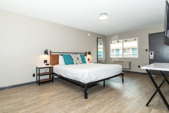 Room 5 of 19
