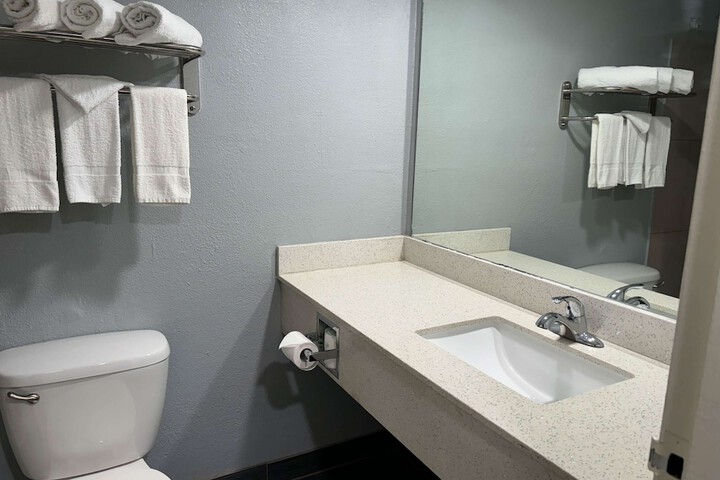 Room 11 of 32