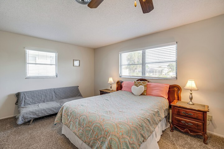 Englewood Home on Canal: Boat to Lemon Bay!