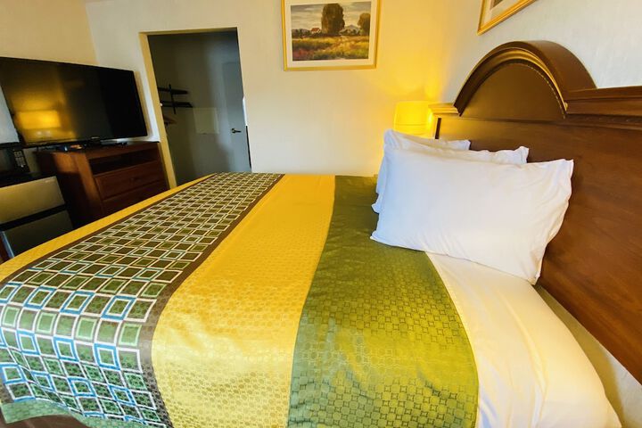 Room 3 of 16