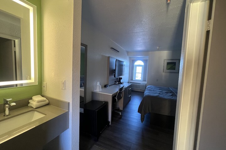 Room 10 of 29