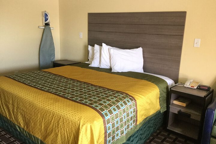Room 15 of 37