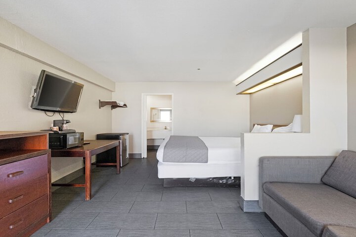 Budget Inn and Suites