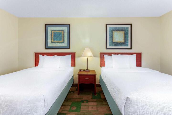 La Quinta Inn & Suites by Wyndham Chicago Willowbrook