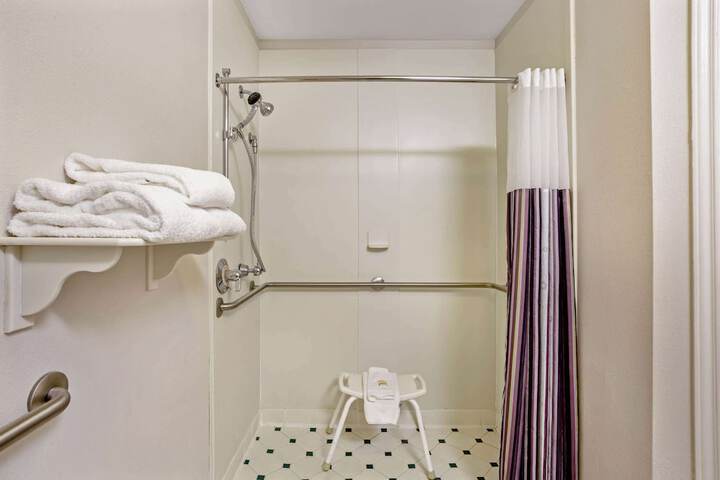 Room 16 of 53