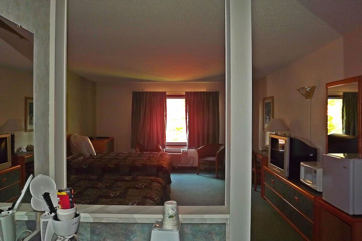 Room 16 of 32
