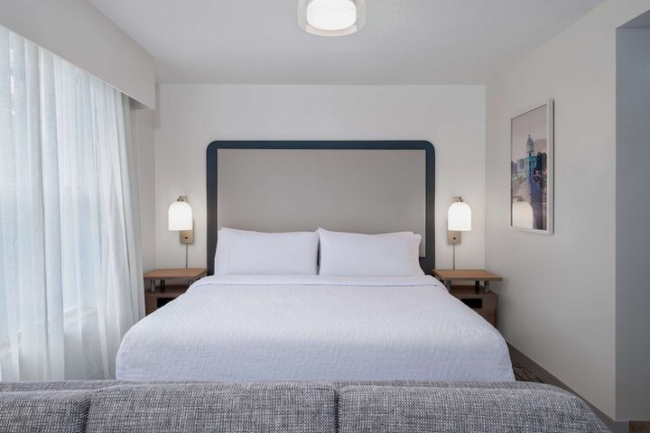 Room 32 of 47