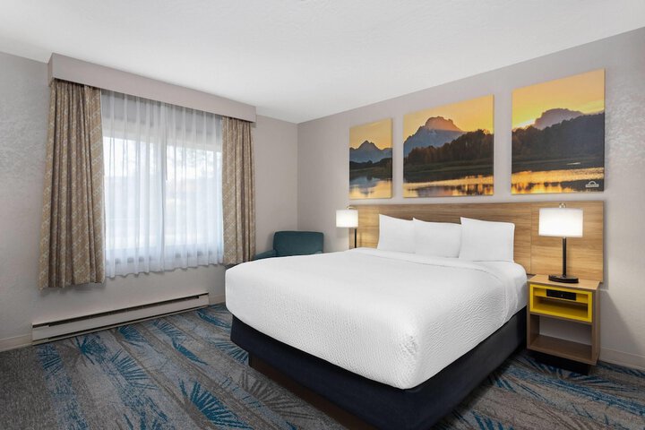 Days Inn and Suites by Wyndham Downtown Missoula-University