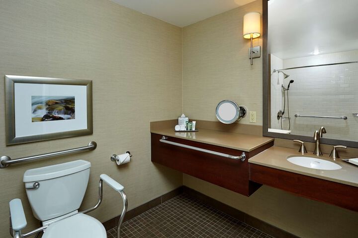 Room 6 of 60
